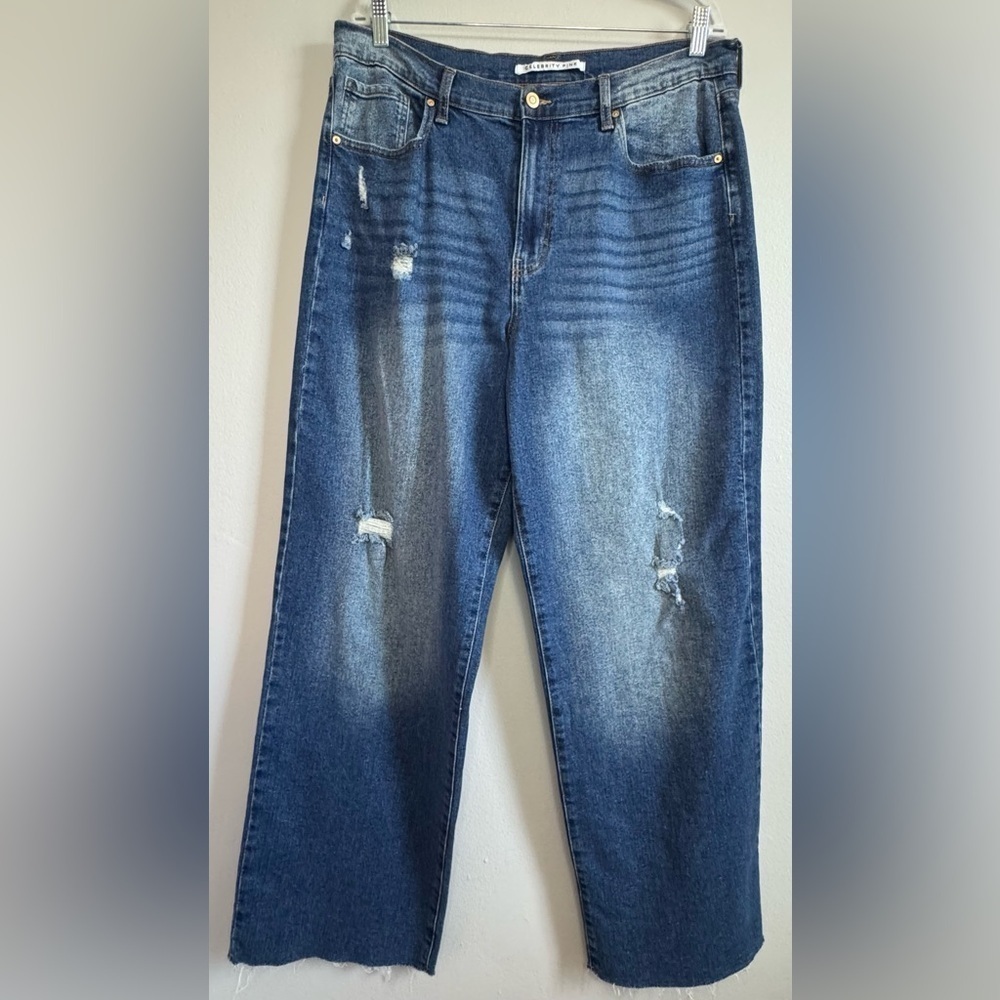 Celebrity Pink Women’s Relaxed Wide Leg Raw Hem Slight Distress Jeans Size 17/33